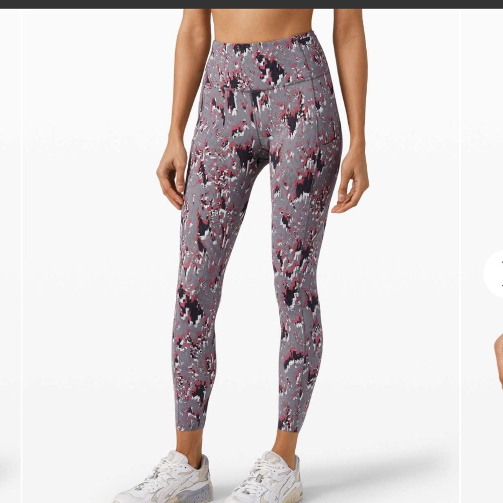 Lululemon Fast and Free High Rise Tight 25"
Floral Flux Multi size 10